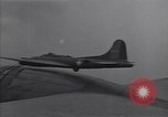 Standbild Bombardierung japanische Stellungen Guadalcanal Salomonen, 1944, aus Sekunde 33 historischem Filmmaterial Videoclip 65675036196