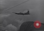 Standbild Bombardierung japanische Stellungen Guadalcanal Salomonen, 1944, aus Sekunde 35 historischem Filmmaterial Videoclip 65675036196