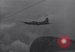 Standbild Bombardierung japanische Stellungen Guadalcanal Salomonen, 1944, aus Sekunde 36 historischem Filmmaterial Videoclip 65675036196