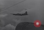 Standbild Bombardierung japanische Stellungen Guadalcanal Salomonen, 1944, aus Sekunde 37 historischem Filmmaterial Videoclip 65675036196