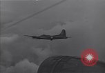 Standbild Bombardierung japanische Stellungen Guadalcanal Salomonen, 1944, aus Sekunde 38 historischem Filmmaterial Videoclip 65675036196