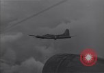 Standbild Bombardierung japanische Stellungen Guadalcanal Salomonen, 1944, aus Sekunde 39 historischem Filmmaterial Videoclip 65675036196