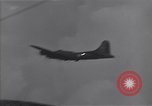 Standbild Bombardierung japanische Stellungen Guadalcanal Salomonen, 1944, aus Sekunde 42 historischem Filmmaterial Videoclip 65675036196