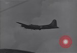 Standbild Bombardierung japanische Stellungen Guadalcanal Salomonen, 1944, aus Sekunde 43 historischem Filmmaterial Videoclip 65675036196
