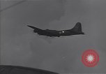 Standbild Bombardierung japanische Stellungen Guadalcanal Salomonen, 1944, aus Sekunde 49 historischem Filmmaterial Videoclip 65675036196