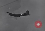Standbild Bombardierung japanische Stellungen Guadalcanal Salomonen, 1944, aus Sekunde 52 historischem Filmmaterial Videoclip 65675036196