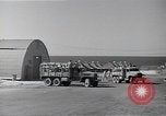 Standbild Besatzungsmitglieder Saipan Nördliche Marianen, 1945, aus Sekunde 3 historischem Filmmaterial Videoclip 65675036230