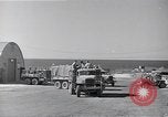 Standbild Besatzungsmitglieder Saipan Nördliche Marianen, 1945, aus Sekunde 6 historischem Filmmaterial Videoclip 65675036230