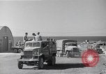Standbild Besatzungsmitglieder Saipan Nördliche Marianen, 1945, aus Sekunde 8 historischem Filmmaterial Videoclip 65675036230