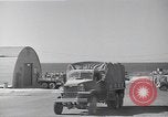 Standbild Besatzungsmitglieder Saipan Nördliche Marianen, 1945, aus Sekunde 11 historischem Filmmaterial Videoclip 65675036230