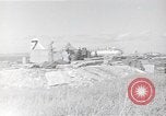 Standbild Besatzungsmitglieder Saipan Nördliche Marianen, 1945, aus Sekunde 20 historischem Filmmaterial Videoclip 65675036230