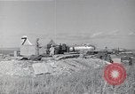 Standbild Besatzungsmitglieder Saipan Nördliche Marianen, 1945, aus Sekunde 25 historischem Filmmaterial Videoclip 65675036230