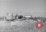 Standbild Besatzungsmitglieder Saipan Nördliche Marianen, 1945, aus Sekunde 26 historischem Filmmaterial Videoclip 65675036230