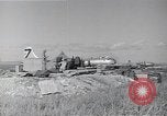Standbild Besatzungsmitglieder Saipan Nördliche Marianen, 1945, aus Sekunde 27 historischem Filmmaterial Videoclip 65675036230