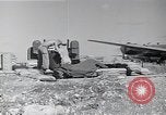 Standbild Besatzungsmitglieder Saipan Nördliche Marianen, 1945, aus Sekunde 28 historischem Filmmaterial Videoclip 65675036230