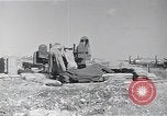 Standbild Besatzungsmitglieder Saipan Nördliche Marianen, 1945, aus Sekunde 32 historischem Filmmaterial Videoclip 65675036230
