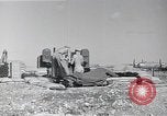 Standbild Besatzungsmitglieder Saipan Nördliche Marianen, 1945, aus Sekunde 35 historischem Filmmaterial Videoclip 65675036230