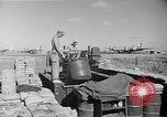 Standbild Besatzungsmitglieder Saipan Nördliche Marianen, 1945, aus Sekunde 36 historischem Filmmaterial Videoclip 65675036230