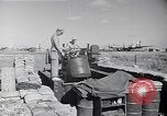 Standbild Besatzungsmitglieder Saipan Nördliche Marianen, 1945, aus Sekunde 37 historischem Filmmaterial Videoclip 65675036230