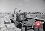 Standbild Besatzungsmitglieder Saipan Nördliche Marianen, 1945, aus Sekunde 38 historischem Filmmaterial Videoclip 65675036230