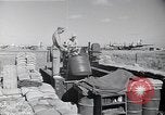 Standbild Besatzungsmitglieder Saipan Nördliche Marianen, 1945, aus Sekunde 43 historischem Filmmaterial Videoclip 65675036230