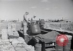 Standbild Besatzungsmitglieder Saipan Nördliche Marianen, 1945, aus Sekunde 44 historischem Filmmaterial Videoclip 65675036230