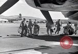 Standbild Besatzungsmitglieder Saipan Nördliche Marianen, 1945, aus Sekunde 49 historischem Filmmaterial Videoclip 65675036230