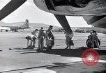 Standbild Besatzungsmitglieder Saipan Nördliche Marianen, 1945, aus Sekunde 50 historischem Filmmaterial Videoclip 65675036230