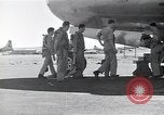 Standbild Besatzungsmitglieder Saipan Nördliche Marianen, 1945, aus Sekunde 54 historischem Filmmaterial Videoclip 65675036230