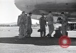 Standbild Besatzungsmitglieder Saipan Nördliche Marianen, 1945, aus Sekunde 55 historischem Filmmaterial Videoclip 65675036230