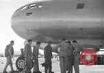 Standbild Besatzungsmitglieder Saipan Nördliche Marianen, 1945, aus Sekunde 60 historischem Filmmaterial Videoclip 65675036230