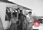 Standbild USA Airmen Saipan Nördliche Marianen, 1945, aus Sekunde 23 historischem Filmmaterial Videoclip 65675036232