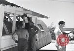 Standbild USA Airmen Saipan Nördliche Marianen, 1945, aus Sekunde 24 historischem Filmmaterial Videoclip 65675036232