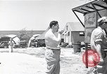 Standbild USA Airmen Saipan Nördliche Marianen, 1945, aus Sekunde 26 historischem Filmmaterial Videoclip 65675036232