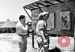 Standbild USA Airmen Saipan Nördliche Marianen, 1945, aus Sekunde 27 historischem Filmmaterial Videoclip 65675036232