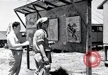 Standbild USA Airmen Saipan Nördliche Marianen, 1945, aus Sekunde 28 historischem Filmmaterial Videoclip 65675036232