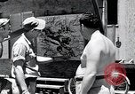 Standbild USA Airmen Saipan Nördliche Marianen, 1945, aus Sekunde 36 historischem Filmmaterial Videoclip 65675036232