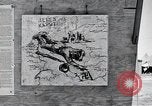 Standbild USA Airmen Saipan Nördliche Marianen, 1945, aus Sekunde 50 historischem Filmmaterial Videoclip 65675036232