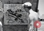 Standbild USA Airmen Saipan Nördliche Marianen, 1945, aus Sekunde 59 historischem Filmmaterial Videoclip 65675036232