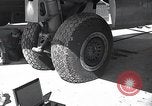 Standbild USA Besatzungsmitglieder Insel Tinian Marianen, 1944, aus Sekunde 46 historischem Filmmaterial Videoclip 65675036234
