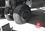 Standbild USA Besatzungsmitglieder Insel Tinian Marianen, 1944, aus Sekunde 60 historischem Filmmaterial Videoclip 65675036234