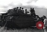 Standbild amphibische Fahrzeug Insel Tinian Marianen, 1944, aus Sekunde 29 historischem Filmmaterial Videoclip 65675036236