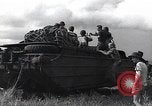 Standbild amphibische Fahrzeug Insel Tinian Marianen, 1944, aus Sekunde 30 historischem Filmmaterial Videoclip 65675036236