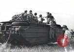 Standbild amphibische Fahrzeug Insel Tinian Marianen, 1944, aus Sekunde 31 historischem Filmmaterial Videoclip 65675036236