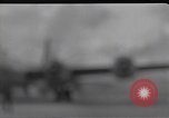 Standbild B-29 Bomber take off Saipan Nördliche Marianen, 1944, aus Sekunde 6 historischem Filmmaterial Videoclip 65675036242