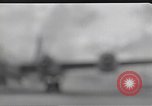 Standbild B-29 Bomber take off Saipan Nördliche Marianen, 1944, aus Sekunde 10 historischem Filmmaterial Videoclip 65675036242