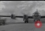 Standbild B-29 Bomber take off Saipan Nördliche Marianen, 1944, aus Sekunde 21 historischem Filmmaterial Videoclip 65675036242