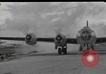 Standbild B-29 Bomber take off Saipan Nördliche Marianen, 1944, aus Sekunde 23 historischem Filmmaterial Videoclip 65675036242