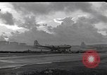 Standbild B-29 Bomber take off Saipan Nördliche Marianen, 1944, aus Sekunde 30 historischem Filmmaterial Videoclip 65675036242
