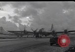 Standbild B-29 Bomber take off Saipan Nördliche Marianen, 1944, aus Sekunde 34 historischem Filmmaterial Videoclip 65675036242